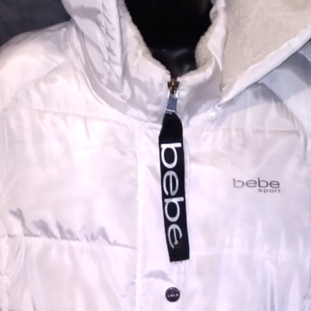 bebe Womens white winter coat XL